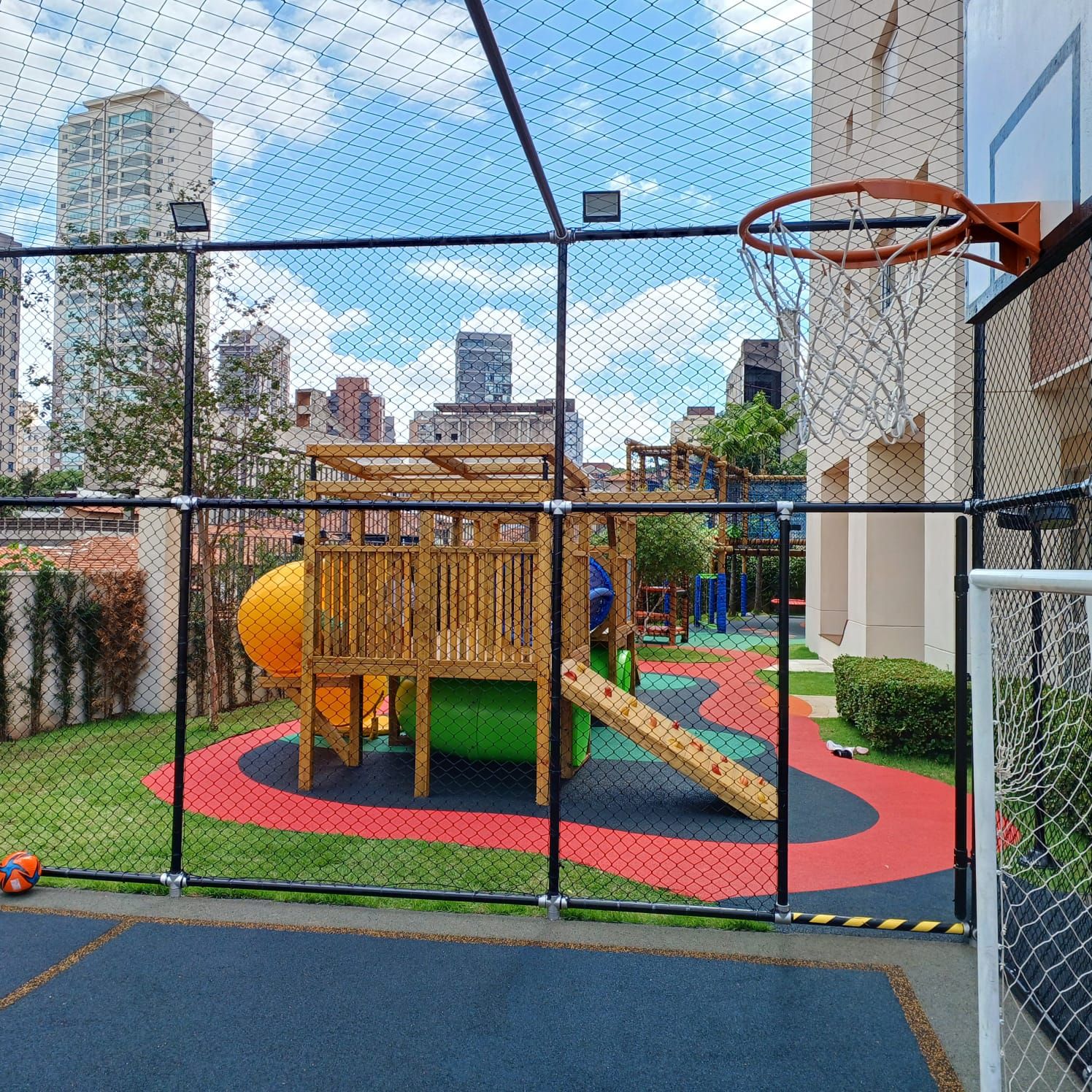 Quadra e playground